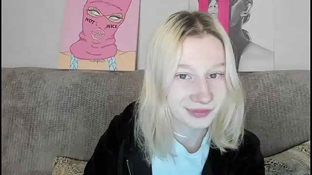 Snapshot of EnigmaSee chatting on 12-14-25, 01:23 EnigmaSee online show from 12-14-25, 01:23