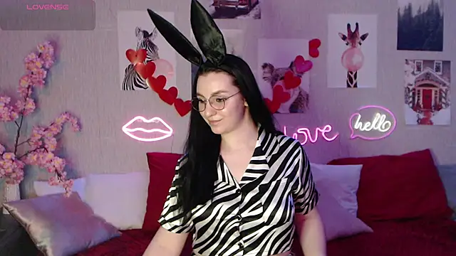 Fluffy Tiffy online show from 02-15-25, 04:03