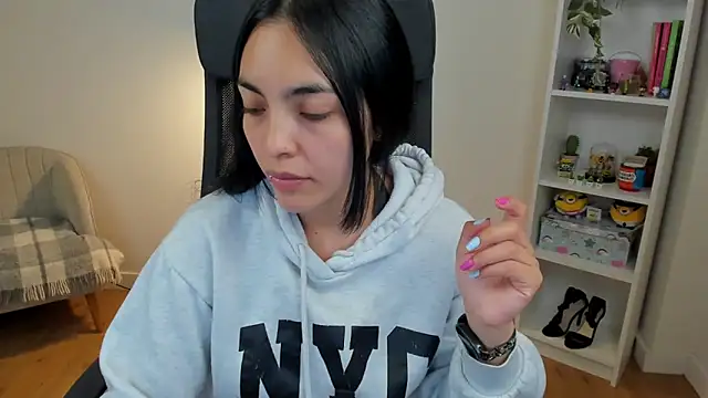  BellaEvans  online show from 06-12-26, 04:32