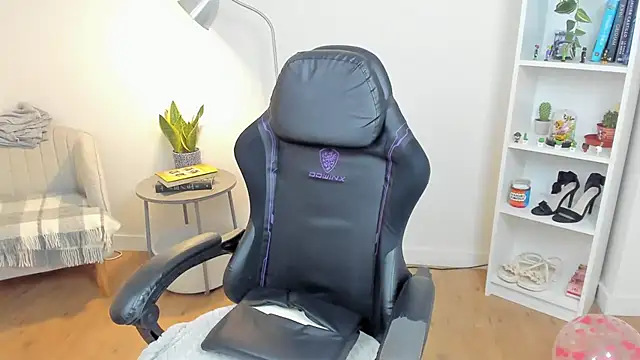  BellaEvans  online show from 11-10-25, 05:45