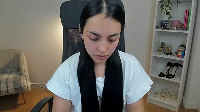  BellaEvans  online show from 06-05-26, 04:50