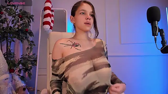 Snapshot of AdalynGlows chatting on 12-20-24, 02:48 AdalynGlows online show from 12-20-24, 02:48