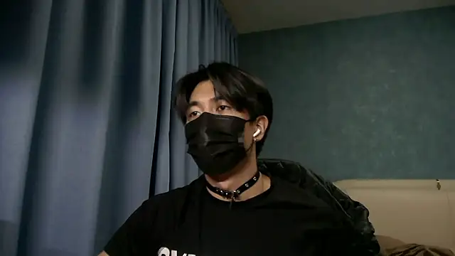 Snapshot of wuzhimao0207 chatting on 06-19-26, 11:49 wuzhimao0207 online show from 06-19-26, 11:49