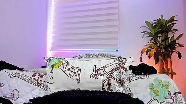 aldrinwhite online show from 10-09-25, 05:57