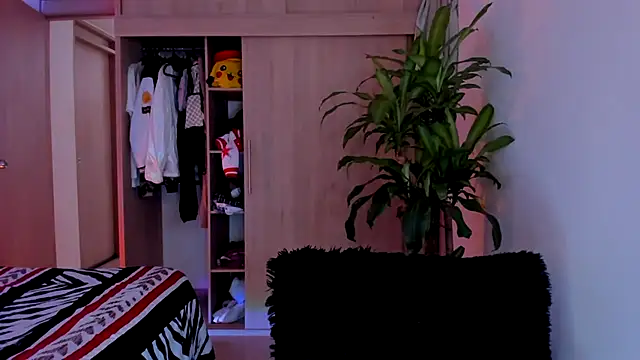 aldrinwhite online show from 12-19-25, 03:47