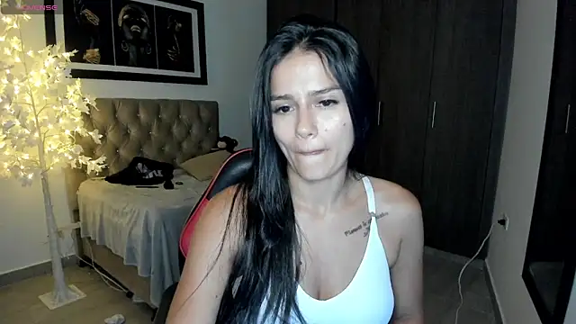 Snapshot of cloe_fox chatting on 01-19-25, 05:58 cloe fox online show from 01-19-25, 05:58