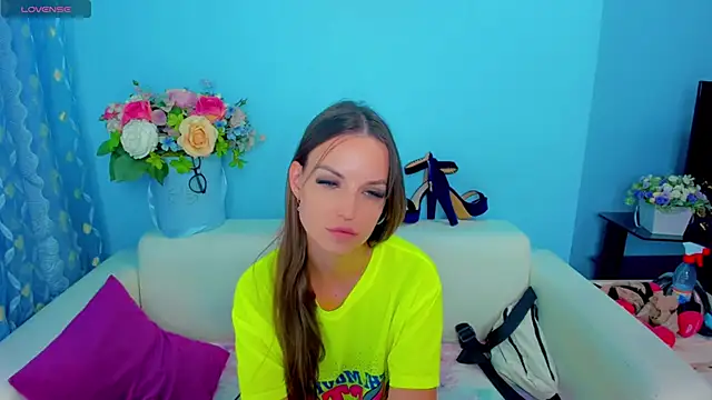 Snapshot of LindaaLu chatting on 06-10-26, 02:57 LindaaLu online show from 06-10-26, 02:57