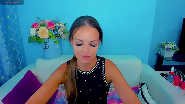 Snapshot of LindaaLu chatting on 07-28-26, 05:48 LindaaLu online show from 07-28-26, 05:48