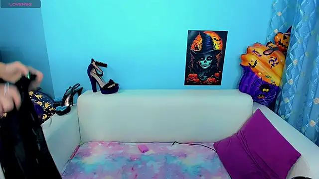 LindaaLu online show from 10-31-25, 02:30