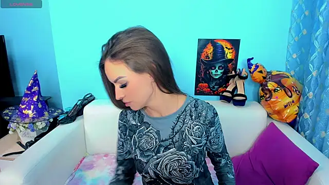 LindaaLu online show from 11-11-25, 05:35