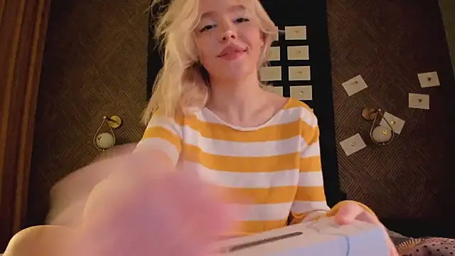 Anna Robinson online show from 04-03-26, 01:34