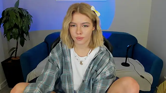 Anna Robinson online show from 03-13-25, 01:32