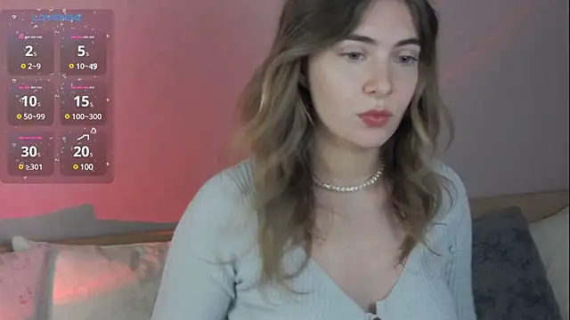 Snapshot of chloi_hes chatting on 12-10-24, 11:43 chloi hes online show from 12-10-24, 11:43