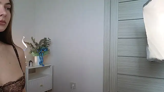 Snapshot of chloi_hes chatting on 05-13-26, 10:33 chloi hes online show from 05-13-26, 10:33