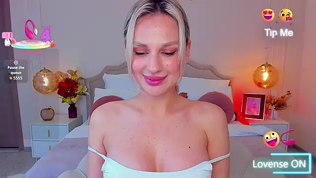 Snapshot of MissLoou chatting on 05-15-26, 05:16 MissLoou online show from 05-15-26, 05:16