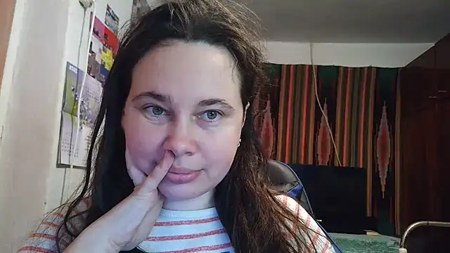 Cora Maro online show from 10-27-25, 01:01