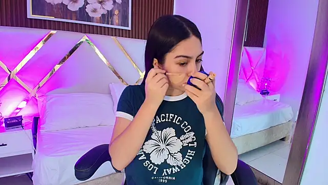 Snapshot of Emelie_Ch1 chatting on 05-31-26, 06:52 Emelie Ch1 online show from 05-31-26, 06:52