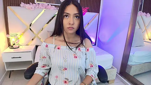 Snapshot of Emelie_Ch1 chatting on 07-09-26, 01:28 Emelie Ch1 online show from 07-09-26, 01:28