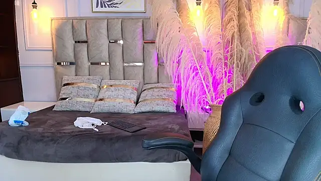 Snapshot of Emelie_Ch1 chatting on 03-09-25, 04:00 Emelie Ch1 online show from 03-09-25, 04:00