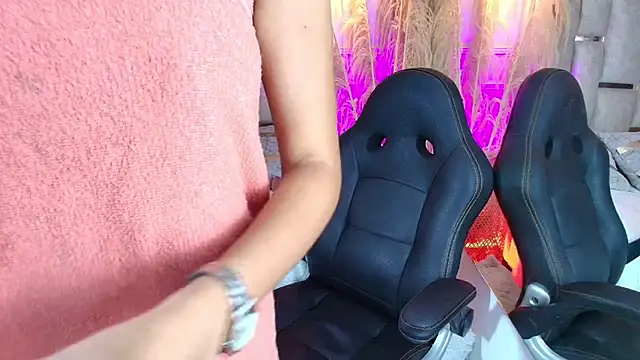 Snapshot of Emelie_Ch1 chatting on 02-21-25, 09:45 Emelie Ch1 online show from 02-21-25, 09:45