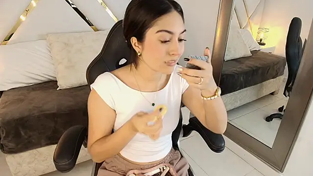 Emelie Ch1 online show from 11-05-25, 12:47