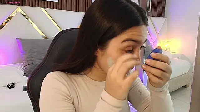 Emelie Ch1 online show from 04-08-26, 03:52