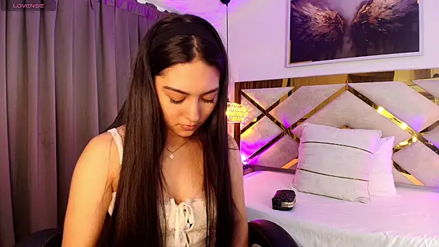 Snapshot of Emelie_Ch1 chatting on 05-03-26, 09:03 Emelie Ch1 online show from 05-03-26, 09:03