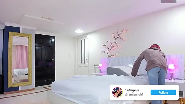 charolbruce 1 online show from 04-15-26, 12:10