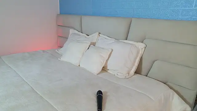 Zoe Benson online show from 09-25-25, 01:39