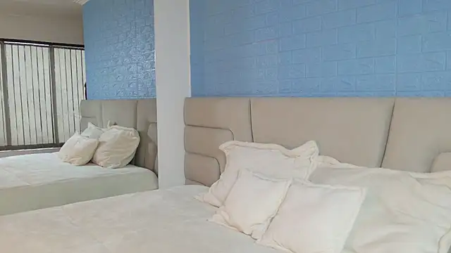 Zoe Benson online show from 10-08-25, 01:12