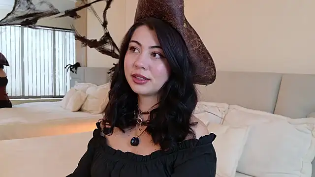 Zoe Benson online show from 10-29-25, 01:10