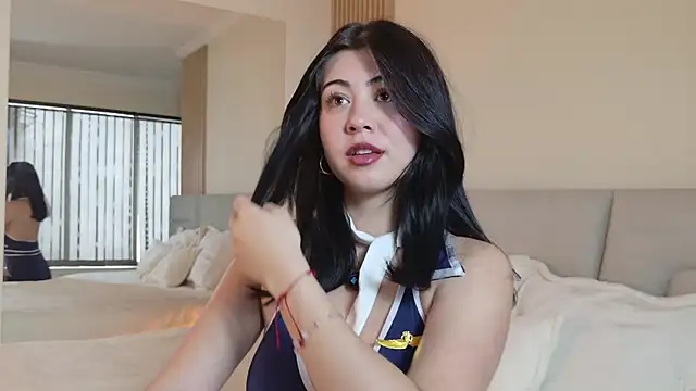 Zoe Benson online show from 10-20-25, 01:55