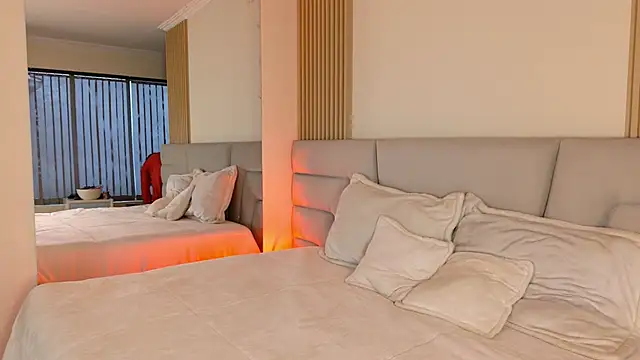 Zoe Benson online show from 03-07-26, 11:59