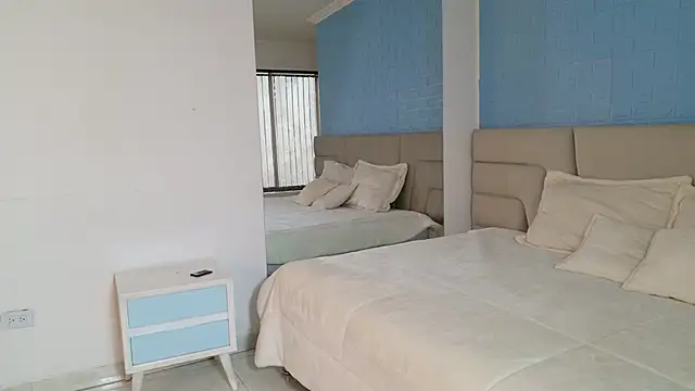 Zoe Benson online show from 09-30-25, 01:50