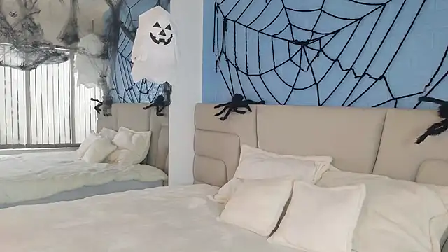 Zoe Benson online show from 10-16-25, 01:30