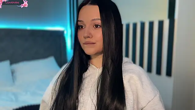 Snapshot of Li_Amelie_ chatting on 02-01-26, 01:20 Li Amelie online show from 02-01-26, 01:20