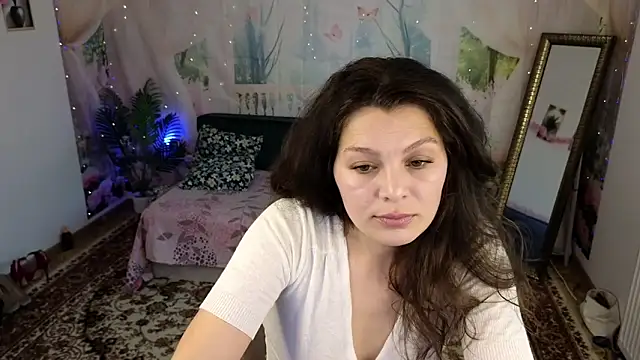 Snapshot of MadameDeFeu chatting on 06-02-26, 06:57 MadameDeFeu online show from 06-02-26, 06:57