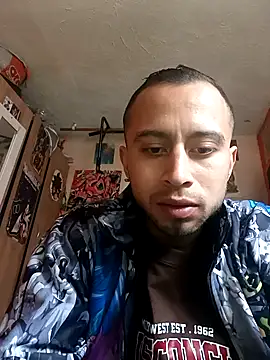 Snapshot of Mich_Stev9524 chatting on 11-20-25, 07:47 Mich Stev9524 online show from 11-20-25, 07:47