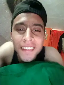 Snapshot of Mich_Stev9524 chatting on 12-21-25, 02:30 Mich Stev9524 online show from 12-21-25, 02:30