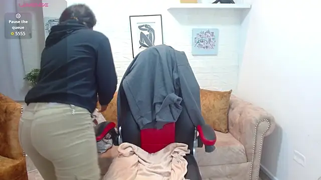 cattalheya online show from 10-13-25, 12:29