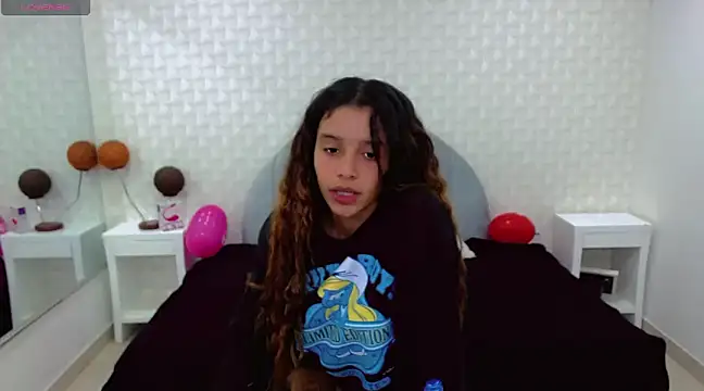 Snapshot of charlotte_0309 chatting on 02-19-25, 06:33 charlotte 0309 online show from 02-19-25, 06:33