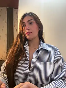 Snapshot of emmily_d chatting on 05-01-26, 03:00 emmily d online show from 05-01-26, 03:00