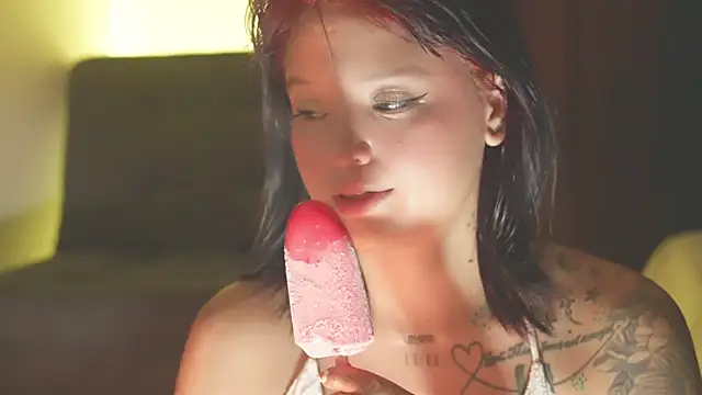 Snapshot of LorenRosse chatting on 06-10-26, 11:39 LorenRosse online show from 06-10-26, 11:39