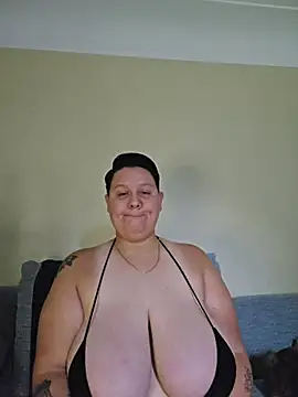 Snapshot of DevilDahm chatting on 07-28-26, 12:59 DevilDahm online show from 07-28-26, 12:59