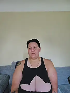 Snapshot of DevilDahm chatting on 08-08-26, 12:01 DevilDahm online show from 08-08-26, 12:01