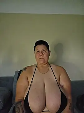Snapshot of DevilDahm chatting on 07-28-26, 10:45 DevilDahm online show from 07-28-26, 10:45