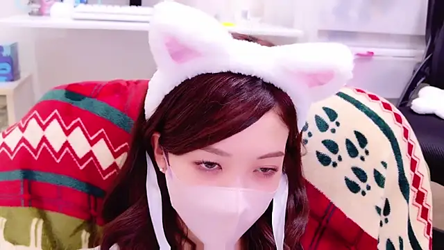 Snapshot of oxo_yuna_oxo chatting on 12-29-24, 01:17 oxo yuna oxo online show from 12-29-24, 01:17