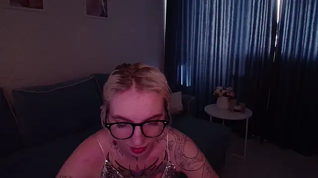 Snapshot of AnneTenet chatting on 10-02-25, 07:12 AnneTenet online show from 10-02-25, 07:12