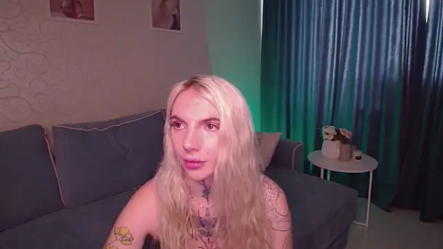 Snapshot of AnneTenet chatting on 09-13-25, 09:20 AnneTenet online show from 09-13-25, 09:20