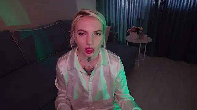 Snapshot of AnneTenet chatting on 09-24-25, 09:27 AnneTenet online show from 09-24-25, 09:27